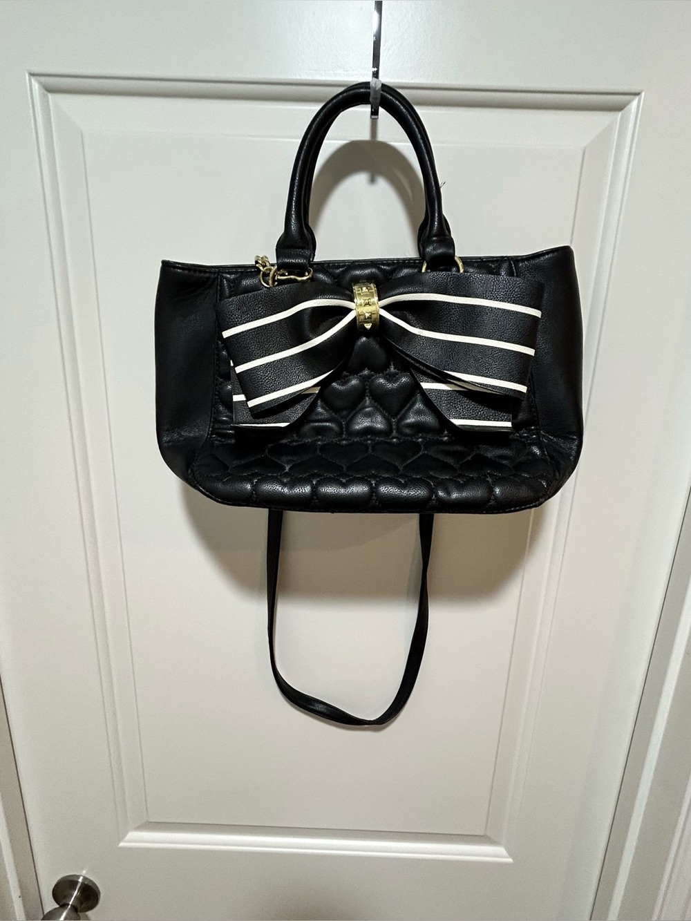Betsey Johnson Black Quilted Heart Satchel w/Striped Bow & chain detail. Nice